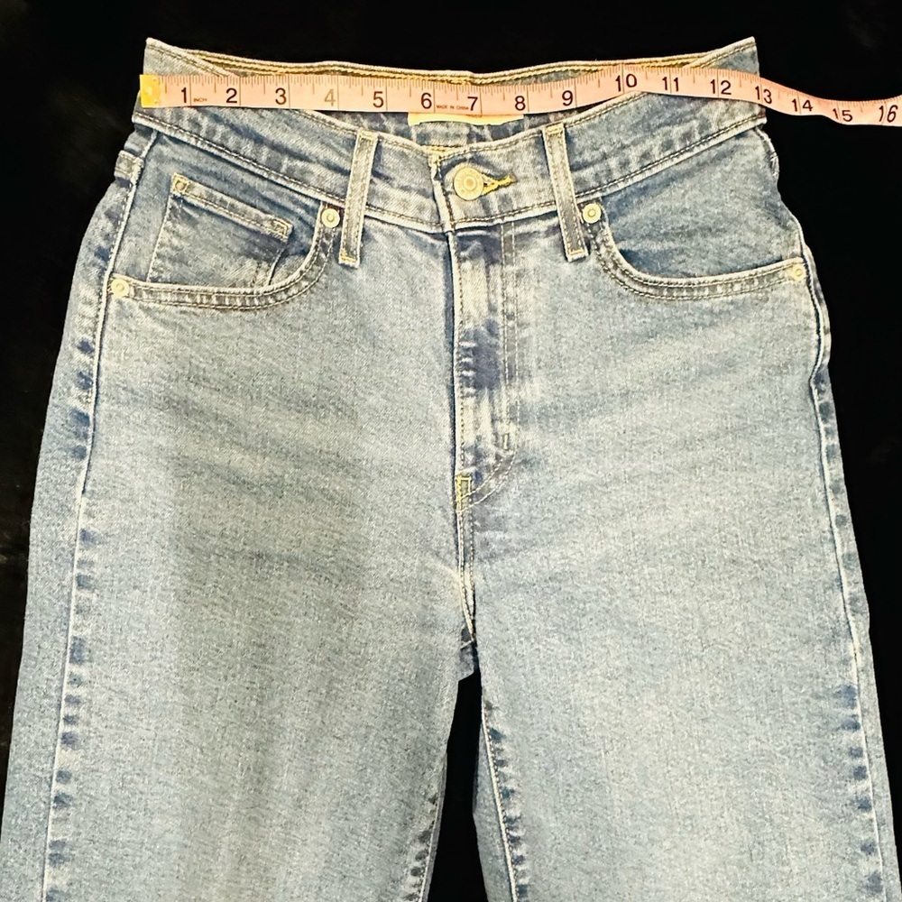 Levi’s High Rise Wide Leg Jeans Light Wash - Picture 3 of 11